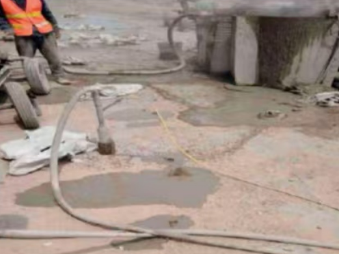 武山水泥混凝土路面板底注浆技术 路面脱空注浆整治方案